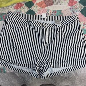 Pin strip shorts